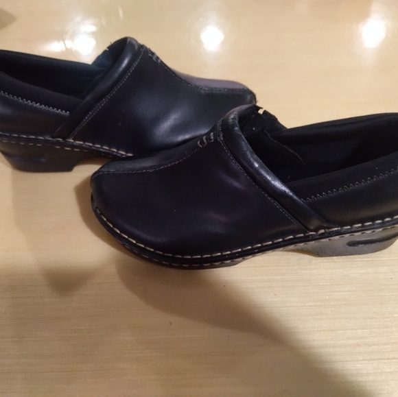 Shoes - Picture 7 of 8